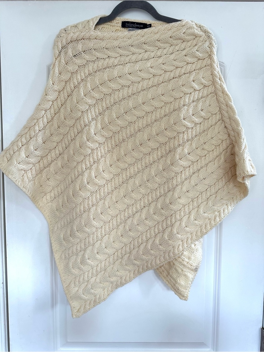 IRELANDSEYE  100% Merino Wool  Cable Knit Poncho Sweater MADE IN DUBLIN Ireland